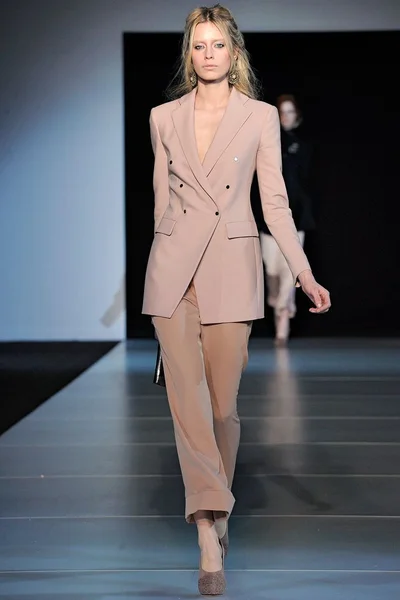 Look 15